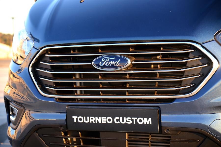 Детали экстерьера Ford Tourneo Custom Limited 2019 года  (ZA) (фото 40 из 40)